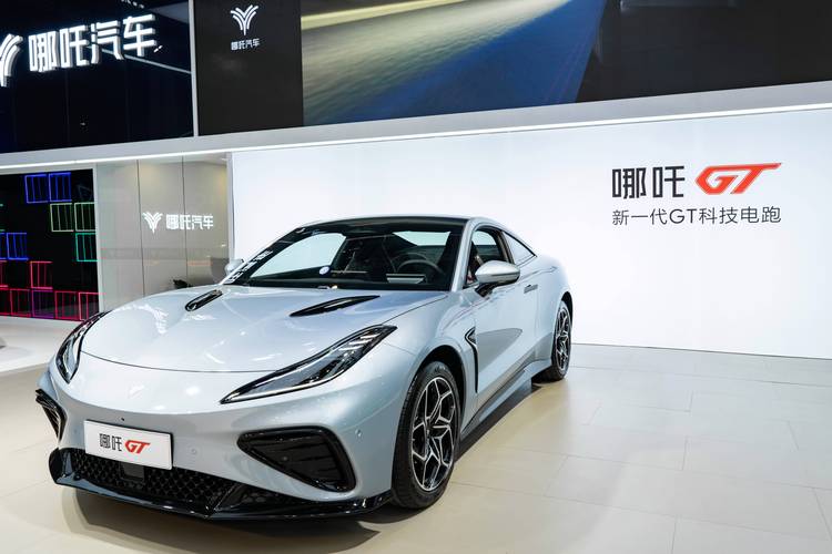 东莞58哪吒汽车在智能汽车领域的表现，领途汽车在新能源汽车市场中的影响力